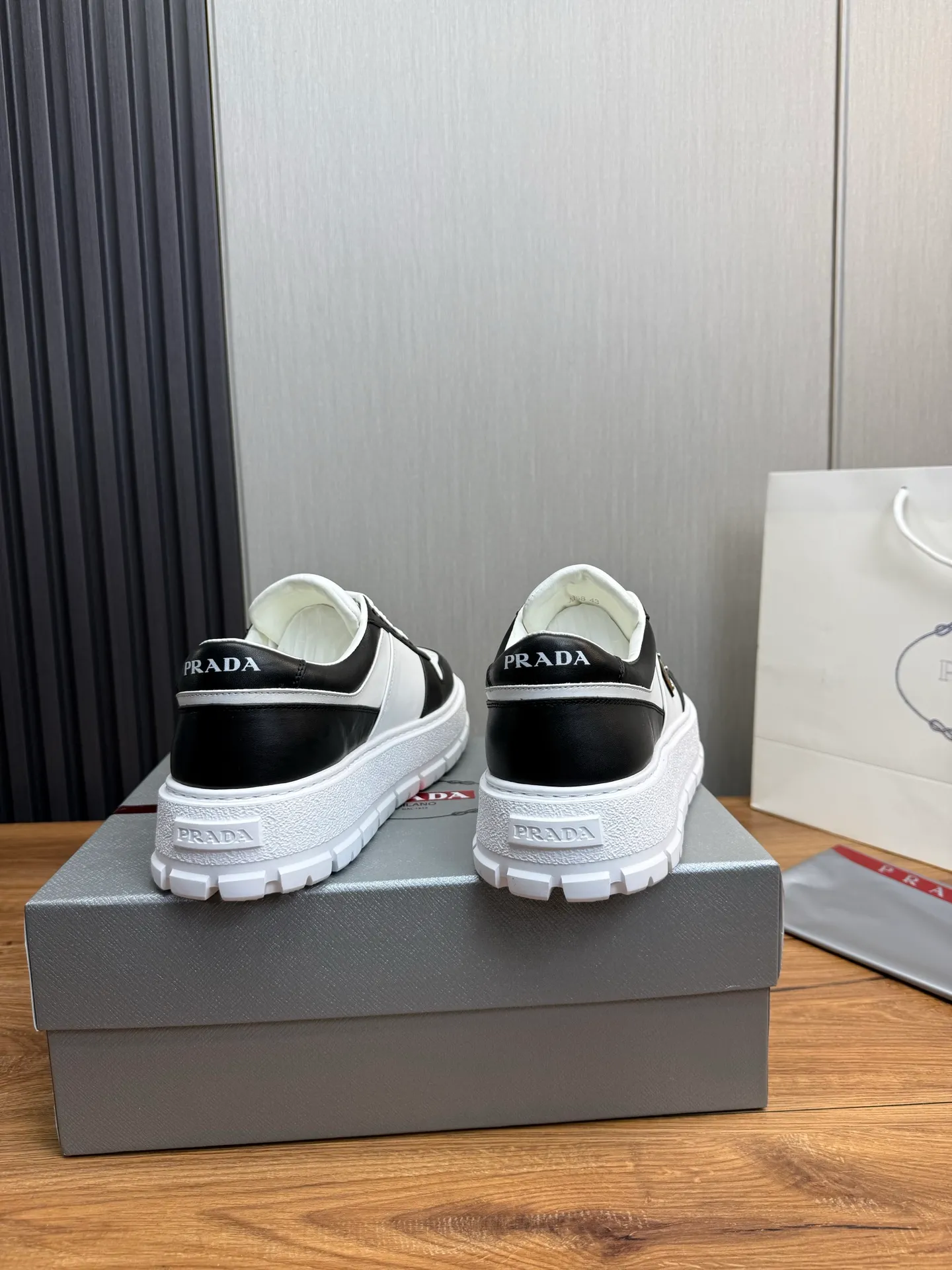 Men's shoes 💰620💰 [PRADA] Autumn and winter hot men's shoes are shipped 👏Official website synchronized ⬆️Original fly-woven cowhide fabric + cowhide lining, 1⃣️:1⃣️reproduction, original sole, 38-45 (45. Customized, non-refundable)